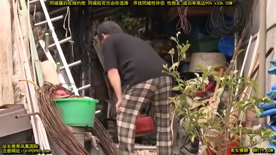 全身 · 格子长裤 · 户外杂物间