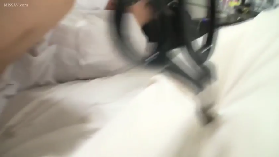 卧室 · 裸体 · 动态模糊 · 身体接触部位 · 抽插 · 模糊的脸部轮廓
