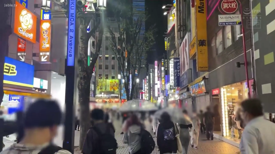 街道 · 行走 · 休闲服 · 模糊 · 夜景 · 走动 · 雨伞