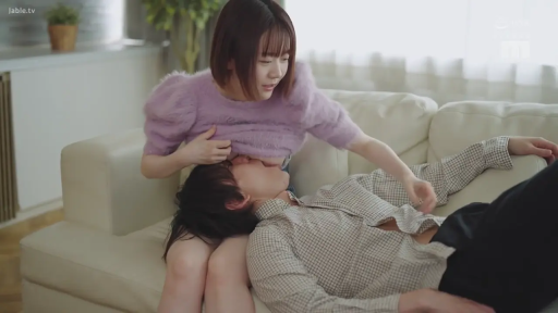 享受 · 客厅 · 格纹衬衫 · 胸部局部特写 · 吸吮乳房
