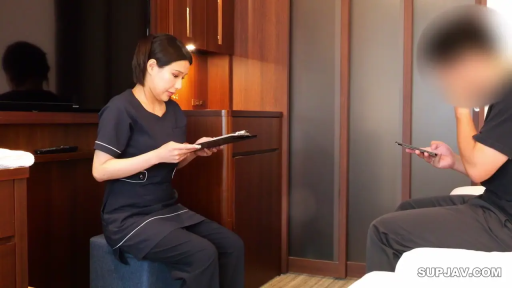 室内 · 坐姿 · 专注 · 剧情 · 远景 · 交流 · 文件夹 · 护理服