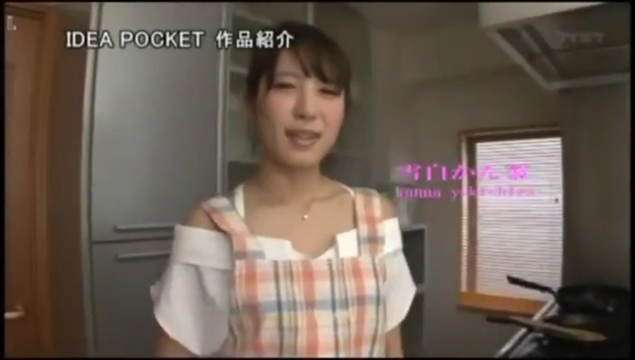 站立 · 微笑 · 半身 · 厨房 · 说话 · AV女优 · 厨具 · 格子围裙