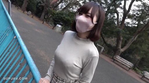 站立 · 上半身 · 户外 · 紧身衣