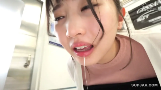 室内 · 脸部特写 · 粉色针织衫