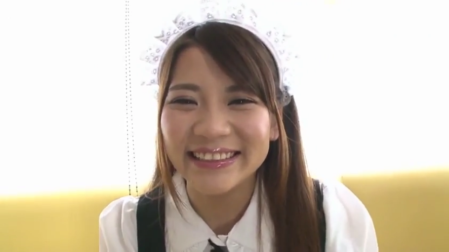 室内 · 脸部特写 · 开心 · 白色领口 · 女仆头饰