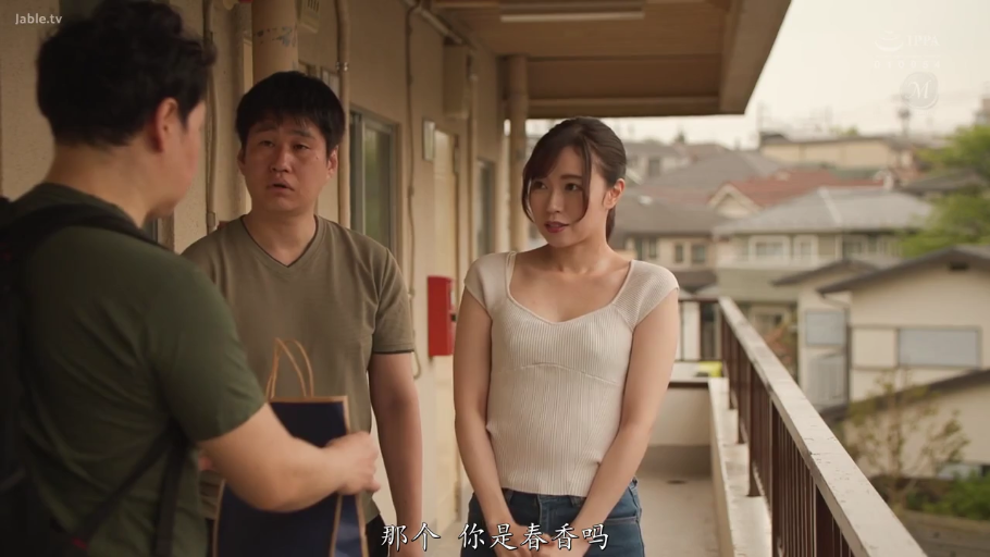 站立 · 中景 · 自然 · 对话 · 公寓走廊 · 手提袋 · 影视截图 · 针织短袖