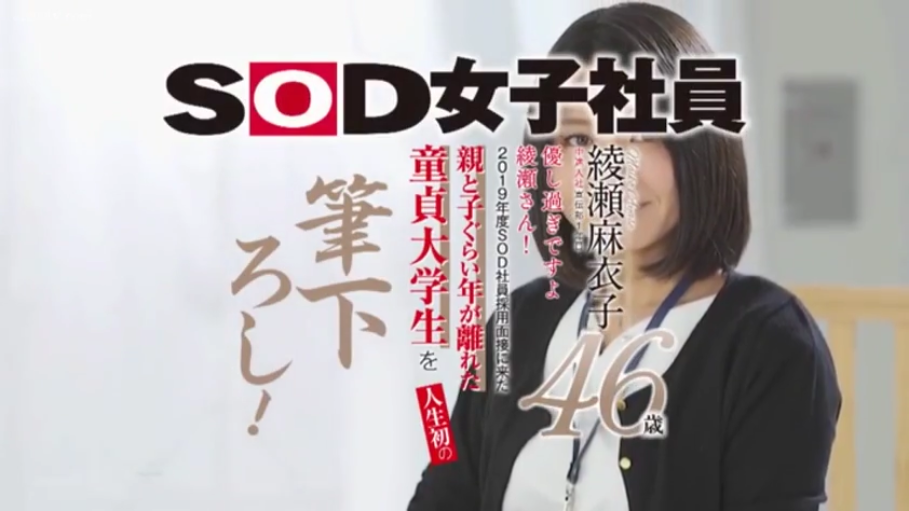 办公室 · 职业感 · 黑色开衫 · 头部特写 · 工牌挂绳 · 年龄标签