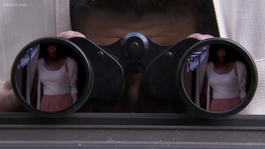 窗台 · 站立 · 粉色长裙 · 望远镜镜头