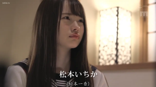 室内 · 若有所思 · 脸部特写 · 学生制服 · 画质清晰