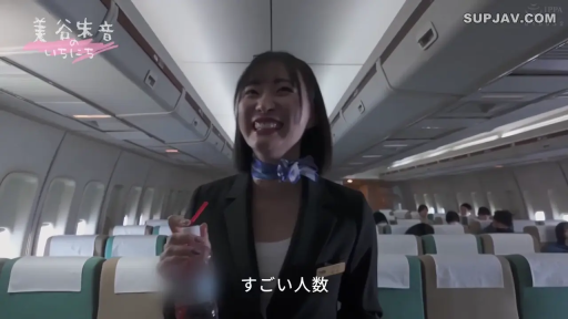 站立 · 笑容 · 飞机客舱 · 水瓶 · 空姐制服 · 半身照 · 职业女性 · 拿着饮料