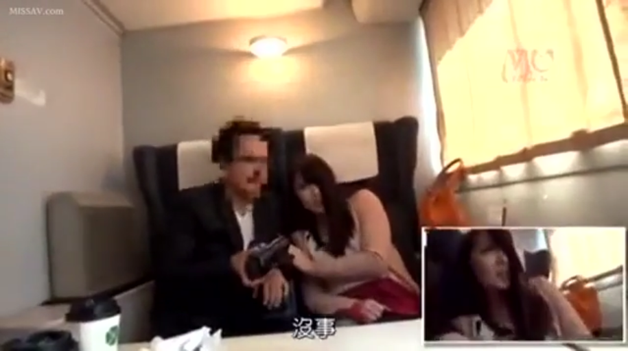 密闭空间 · 女性表情自然 · 男性穿西装 · 画中画镜头 · 女性特写镜头 · 外卖咖啡