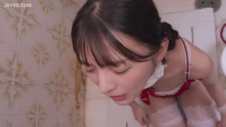 若有所思 · 肩膀及锁骨 · 浴室 · 红色蕾丝装饰