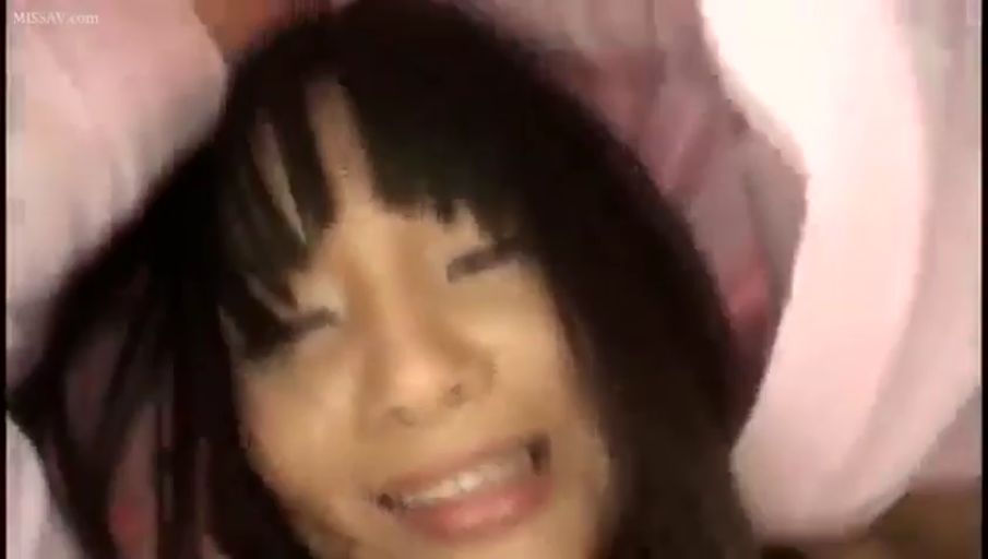 寝室 · 顔のクローズアップ · 裸体 · 后入 · 被子 · 双眼半闭 · 画面晃动剧烈