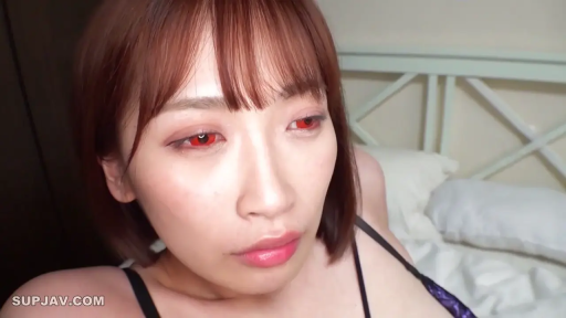 坐姿 · 脸部特写 · 卧室 · 迷离 · 注视 · 短发 · 黑色蕾丝内衣 · 红色美瞳