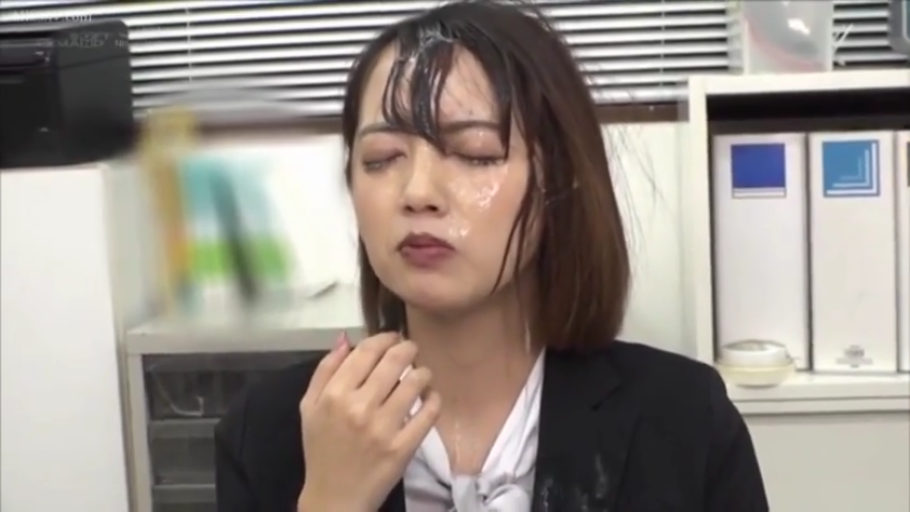 办公室 · 职业装 · 颜射特写 · 坐姿正面