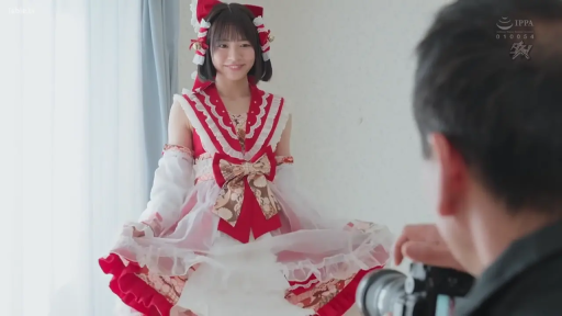 全身 · 摆拍 · 微笑 · 室内摄影棚 · 日系 · 照相机 · 提裙站立 · Cosplay巫女服