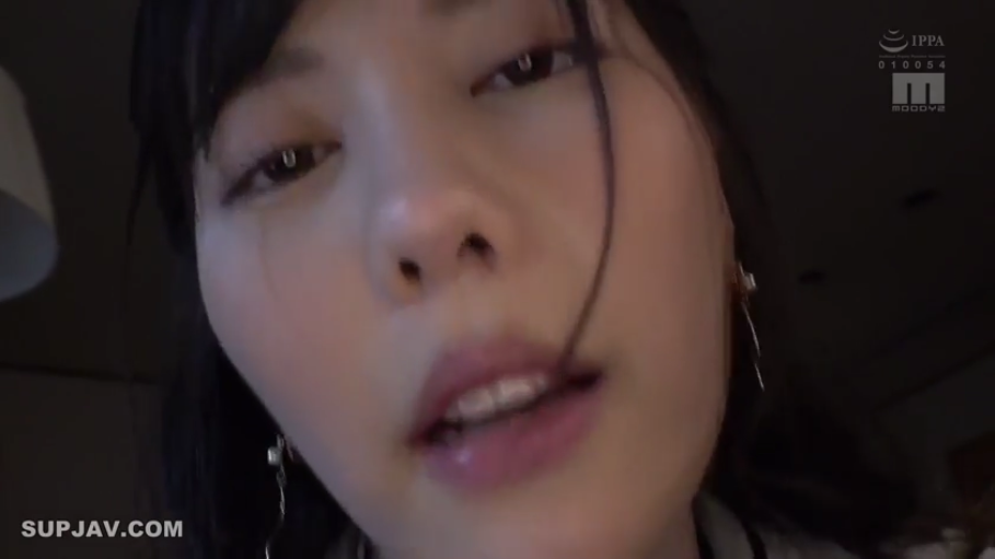 室内 · 脸部特写 · 便装