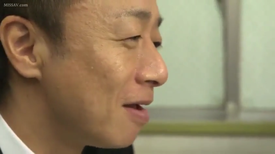 室内 · 脸部特写 · 西装