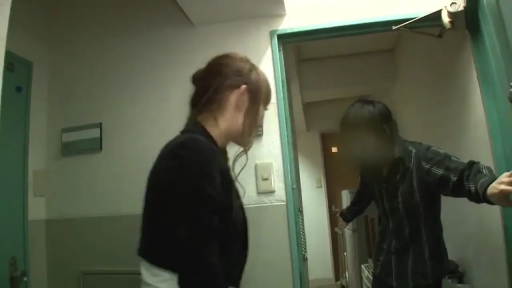平静 · 室内走廊 · 职场装束 · 马赛克处理 · 人物侧影