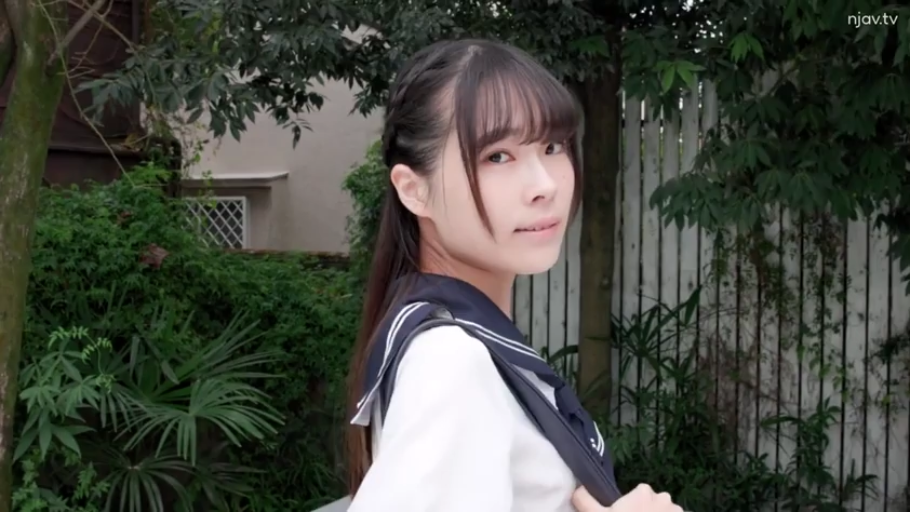 含情脉脉 · 面部特写 · 水手服 · 户外街道