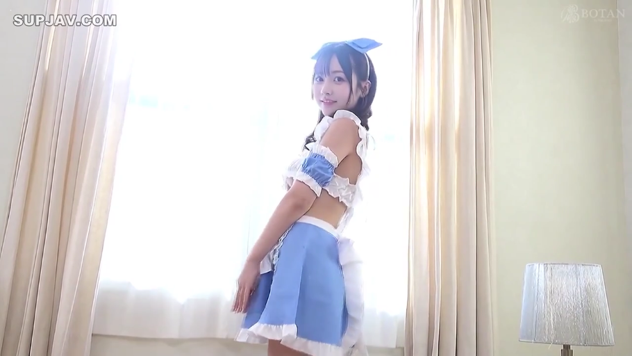 卧室 · 微笑 · 肩部特写 · 自然光 · 发带 · 露背女仆服