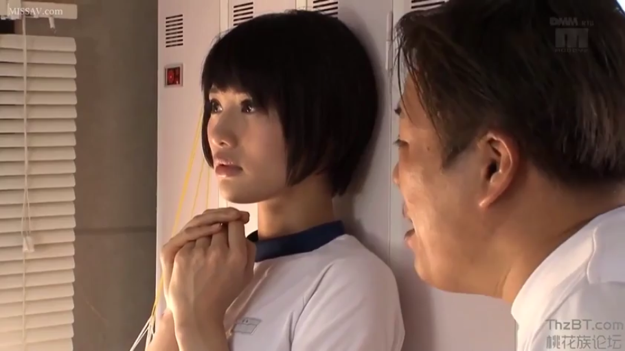 脸部特写 · 剧情 · 更衣室 · 储物柜 · 靠墙 · 惊恐 · 体操服 · 威逼