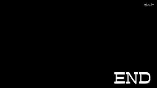 白色END字样