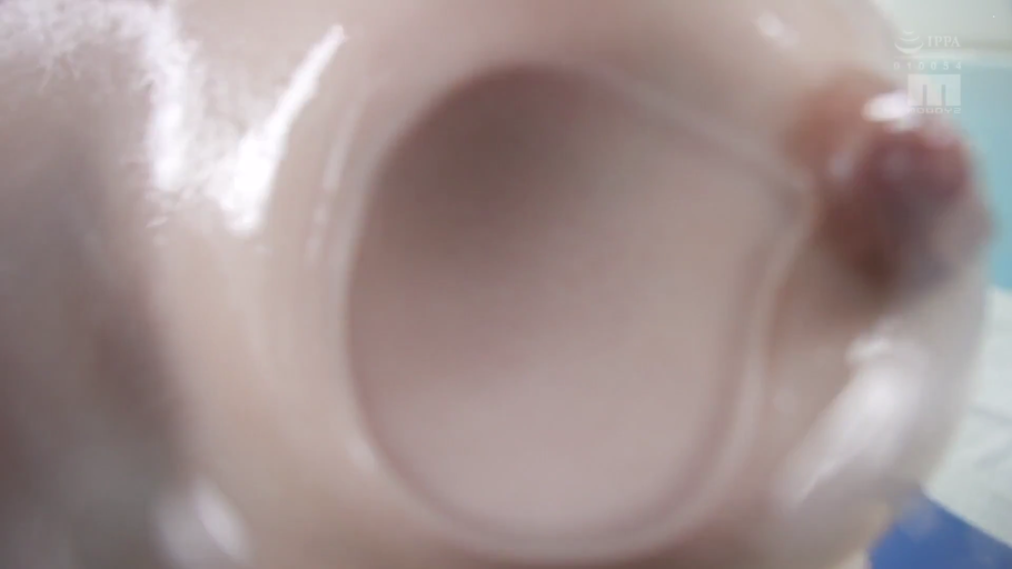 室内 · 裸体 · 皮肤光泽感 · 乳房近距离特写