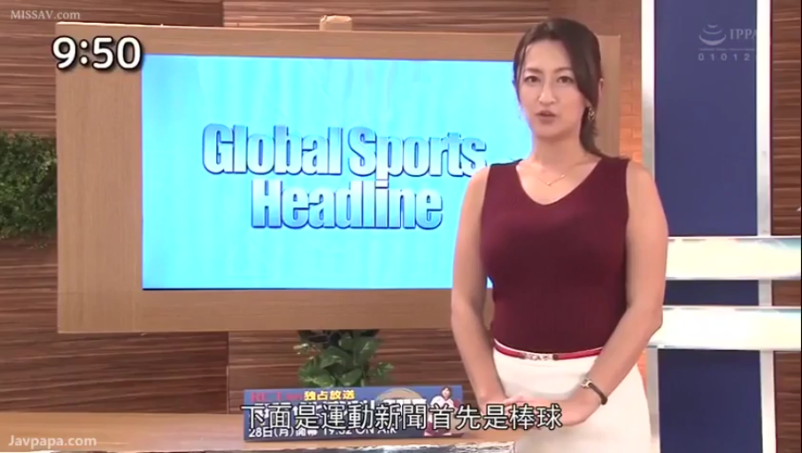 站立 · 半身特写 · 白色半身裙 · 新闻演播室