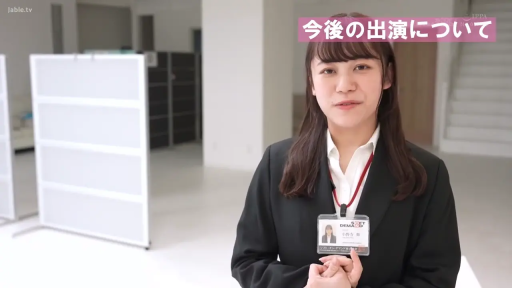 办公室 · 站立 · 中景 · 职业装
