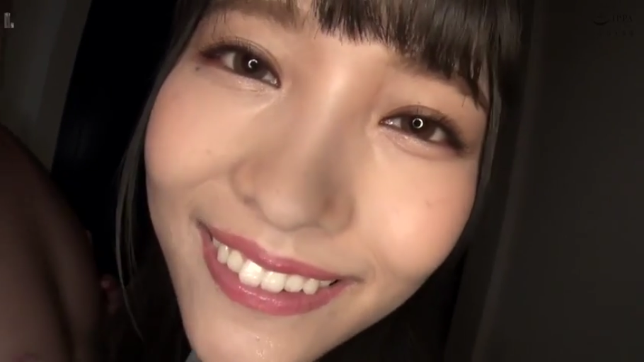 Indoor · 五官细节 · Smile · 性爱 · 眼中有环形补光灯反光