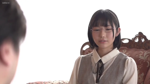 室内 · 坐姿 · 眼镜 · 学院风衬衫 · 上半身特写 · 倾听 · 文静 · Jable.tv水印