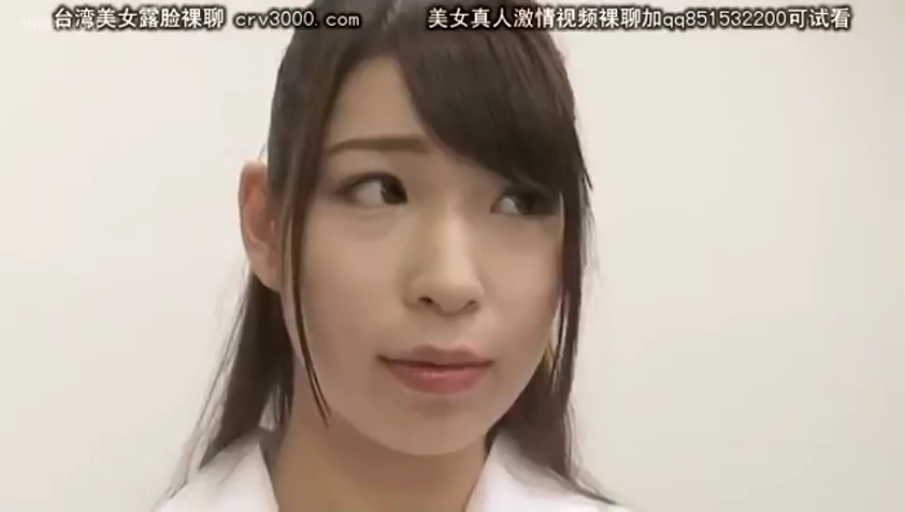 室内 · 平静 · 面部特写 · 白色上衣 · 注视 · 正面 · 亚洲女性