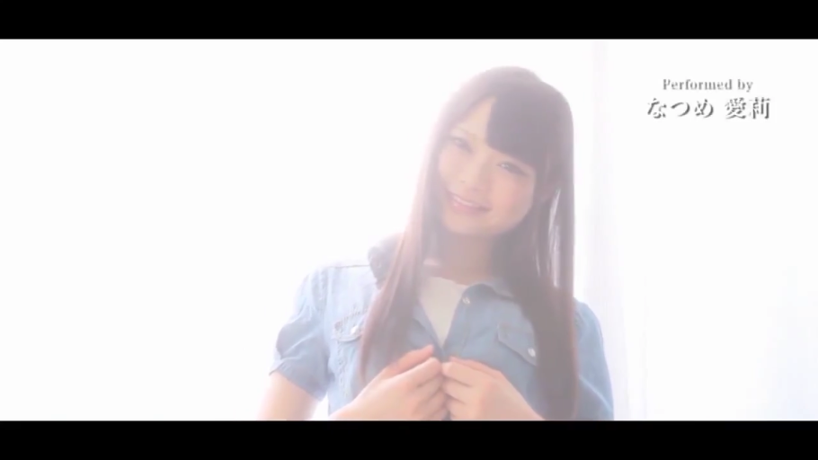 室内 · 站姿 · 微笑 · 上半身 · 长发 · 解扣子 · 牛仔短袖衬衫