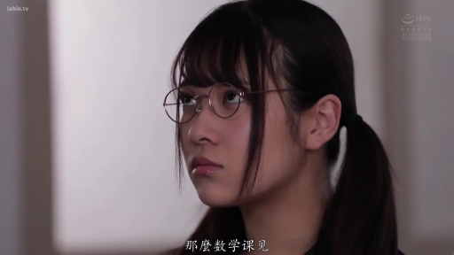 室内 · 脸部特写 · 黑色上衣