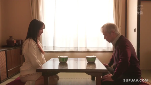 日式和室 · 白色卫衣