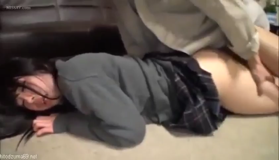 中景 · 俯卧 · 客厅 · JK制服