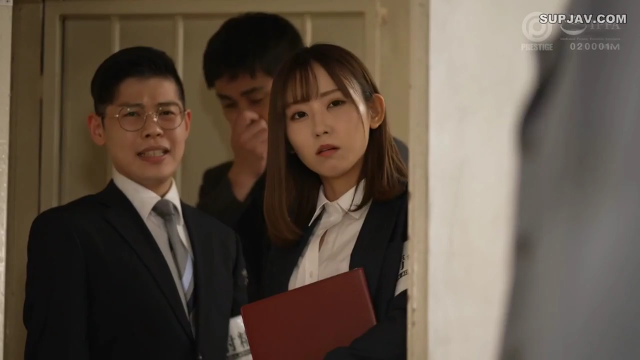困惑 · 办公室 · 西装 · 文件夹 · 女性面部特写