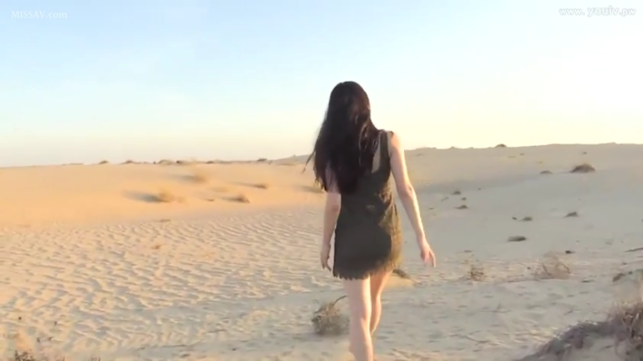 连体短裙 · 沙漠