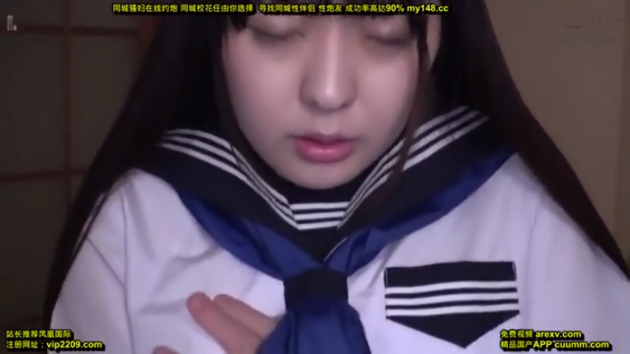 室内 · 迷茫 · 胸部特写 · 水手服 · 画质略显复古