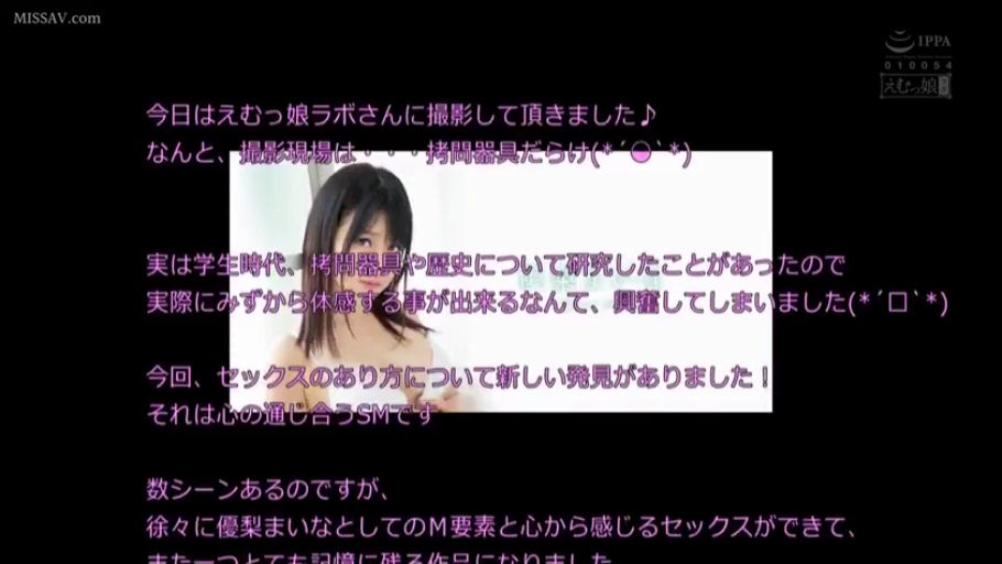 室内 · 半身 · 诱惑 · 白色内衣 · 整理内衣 · 正面站立 · 日文文本