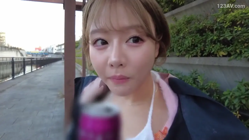 面部特写 · 户外 · 夹克