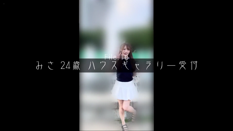 温柔 · 上半身特写 · 深色无袖上衣 · 花园 · 光线明亮