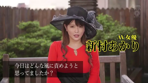 交谈 · 人物面部特写 · 黑色配饰 · 字幕显示 · 户外长椅 · 黑色礼帽