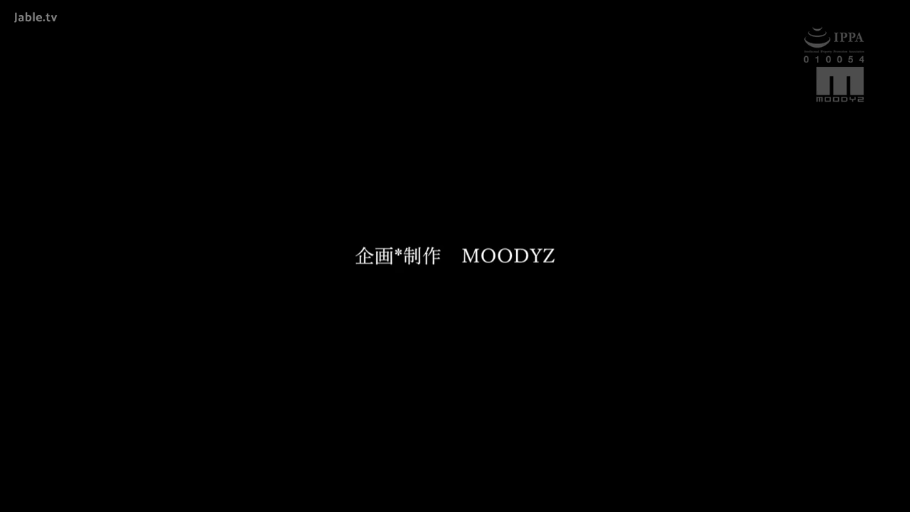 室内 · 全裸 · 私处特写 · 自慰 · 微笑 · M字开腿 · 动漫对比 · 跳蛋