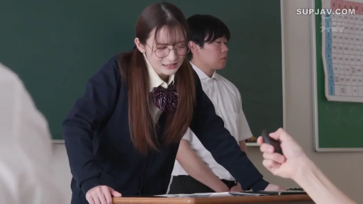 教室 · JK制服 · 扶桌弯腰