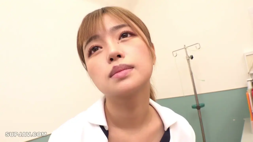 诊室 · 虚弱 · 眼部特写 · 白色护士服 · 输液架