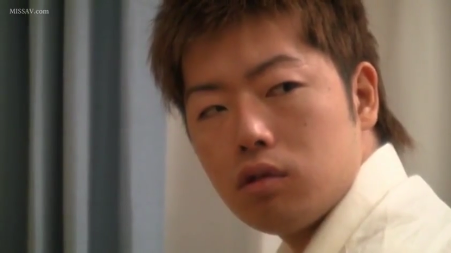 室内 · 脸部特写 · 白色衬衫