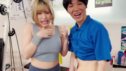 站立 · 运动背心 · 半身 · 剧情 · 互动 · 健身房 · 健身器材 · 嫌弃