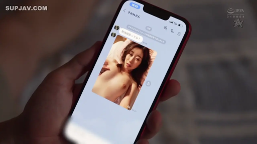 室内 · スマートフォン · 完全裸体 · 女性面带潮红 · 女性裸体照片 · 私密照片